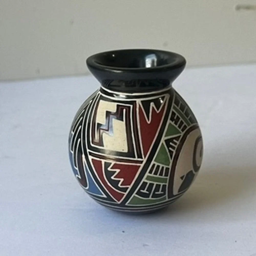 Mata Ortiz Pottery Miniature Seed Vase Hand Painted Cesar D Nunez Signed 2.5